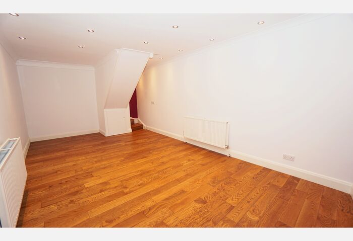 1 Bedroom Apartment To Rent In A Essex Road, London, N1