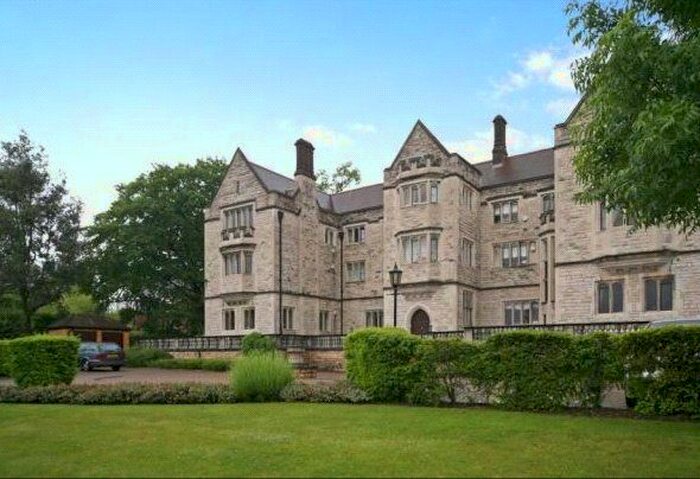 2 Bedroom Flat To Rent In Queensmere House, Royal Close, London, Wimbledon, SW19