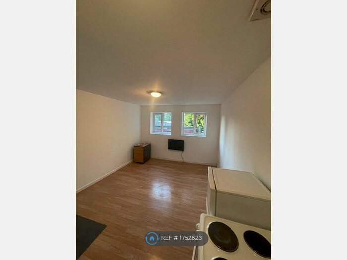 1 Bedroom Flat To Rent In Plumer Road, High Wycombe, HP11