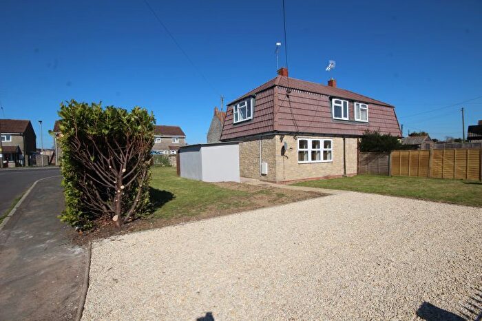 2 Bedroom Semi-Detached House To Rent In Queens Road, Somerton, TA11