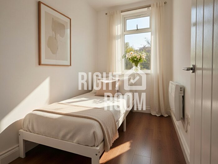 2 Bedroom Flat To Rent In Two Bedroom Flat, Dawley Road, UB3