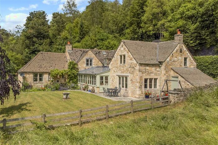 4 Bedroom Detached House For Sale In Woodbridge Lane, Withington, Cheltenham, Gloucestershire, GL54