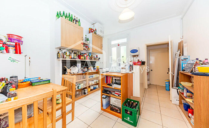 Flat To Rent In Belmont Avenue, Turnpike Lane, London, N17