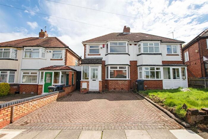 3 Bedroom Semi Detached House To Rent In Woolacombe Lodge Road, Birmingham, B29