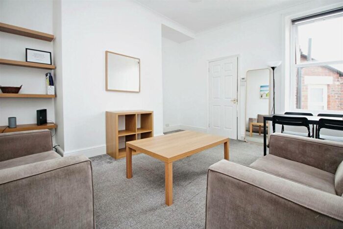 4 Bedroom Flat To Rent In Lonsdale Terrace, Jesmond, Newcastle Upon Tyne, NE2