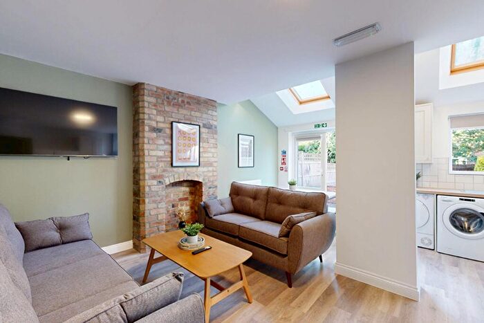 6 Bedroom House To Rent In Ednaston Road, NG7