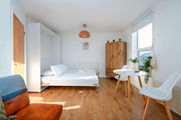 Property To Rent In Old Ford Road, London, E3