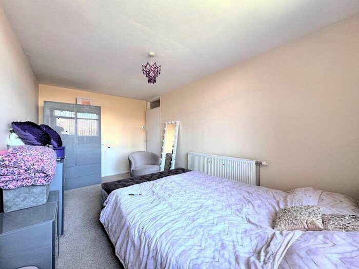 2 Bedroom Apartment For Sale In Spiral Court, Monks Kirby Road, Walmley, B76