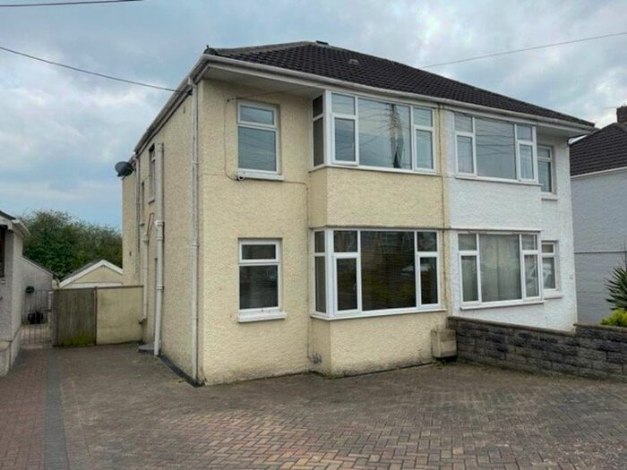 3 Bedroom Property To Rent In Garfield Avenue, Litchard, Bridgend, CF31