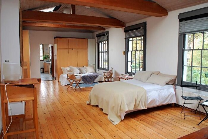 1 Bedroom Flat To Rent In Canonbury Square, London, N1