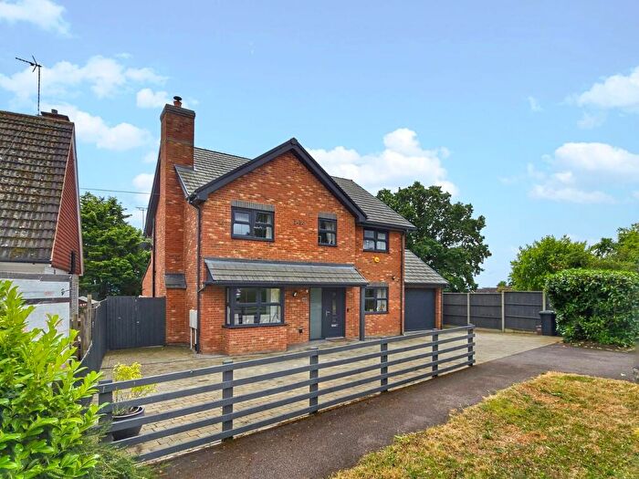 4 Bedroom Detached House For Sale In Kings Road, Maulden, Bedfordshire, MK45