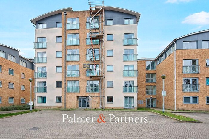 2 Bedroom Flat For Sale In De Grey Road, Colchester, Essex, CO4