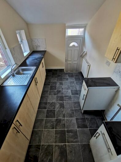 2 Bedroom Flat To Rent In Whitehall Road, Bensham, NE8