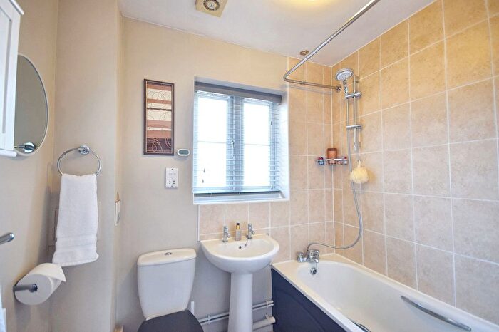 1 Bedroom Flat For Sale In Eastman Way, Haydock Court Eastman Way, KT19