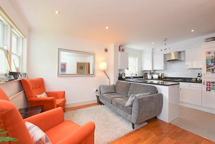 2 Bedroom Flat To Rent In Sunnyhill Road, London, SW16