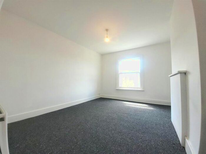3 Bedroom Flat To Rent In High Street, Herne Bay, CT6