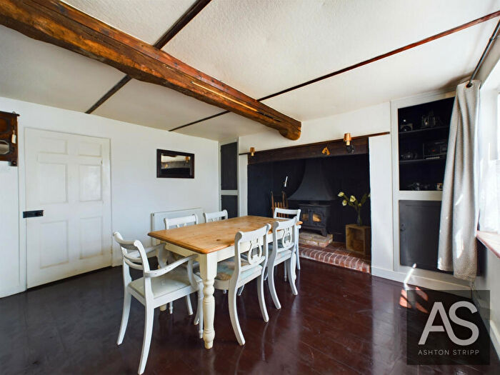 4 Bedroom Character Property For Sale In Windmill Hill, Hailsham, BN27