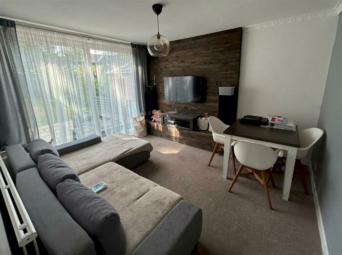 3 Bedroom Detached House To Rent In Stoneham Lane, Southampton, SO16