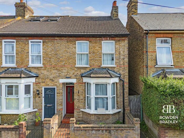 3 Bedroom End Of Terrace House For Sale In Greenfield Street, Waltham Abbey, EN9