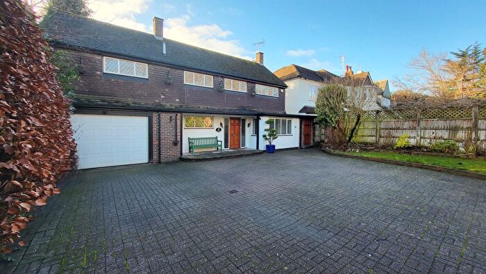 4 Bedroom Detached House To Rent In Private Road, Enfield, EN1