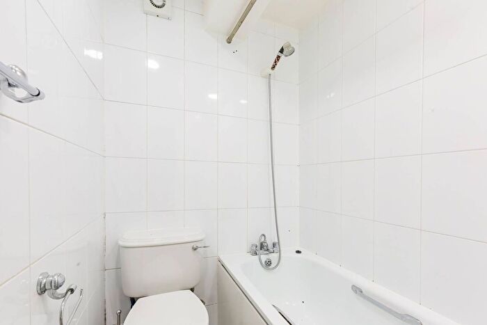 3 Bedroom Flat To Rent In Muswell Avenue, Muswell Hill, London, N10