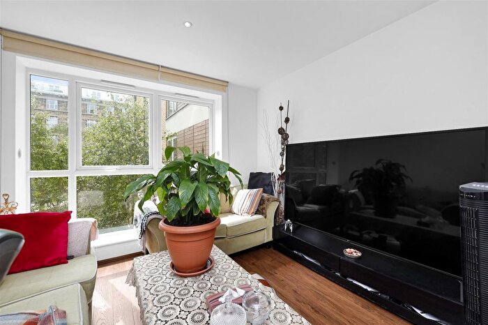 1 Bedroom Flat For Sale In Bromyard Avenue, London, W3