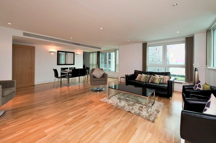 3 Bedroom Flat To Rent In Kestrel House, St. George Wharf, Vauxhall, London, SW8