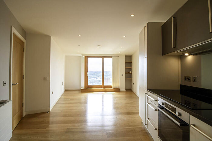 2 Bedroom Apartment To Rent In Candle House, Leeds City Centre, LS1