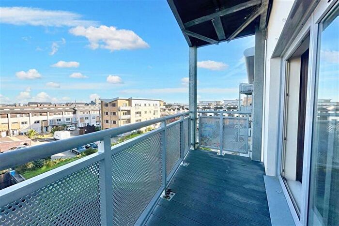 2 Bedroom Flat For Sale In Poole, BH15