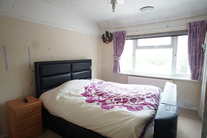 3 Bedroom Semi-Detached House For Sale In Whitton Avenue East, Greenford, UB6