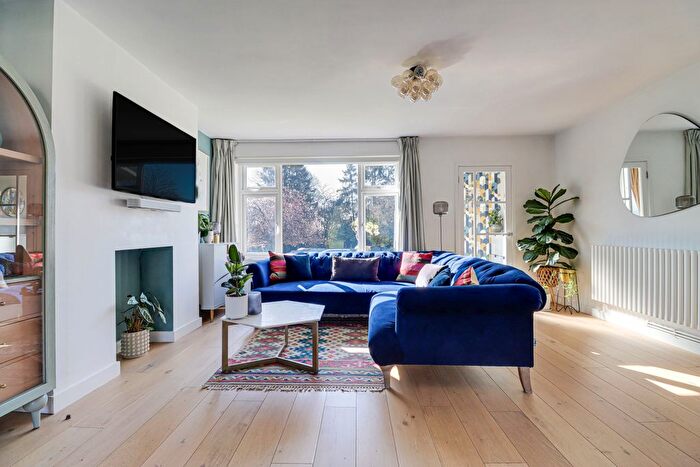 2 Bedroom Maisonette For Sale In Charmouth Court, St Albans, AL1