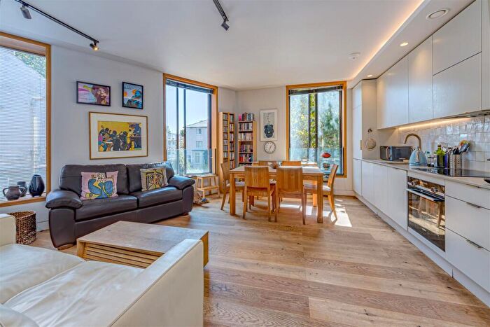 2 Bedroom Flat For Sale In Swains Lane, Highgate, London, N6