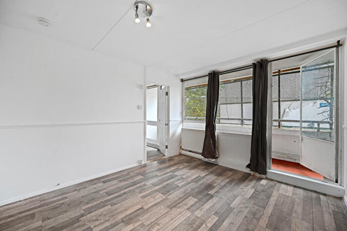 4 Bedroom Flat To Rent In Walworth, London, SE17