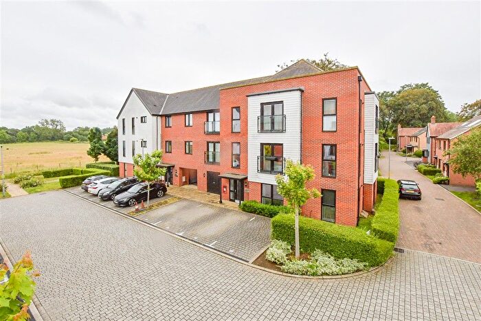 2 Bedroom Flat For Sale In Malpass Drive, Leybourne, West Malling, Kent, ME19