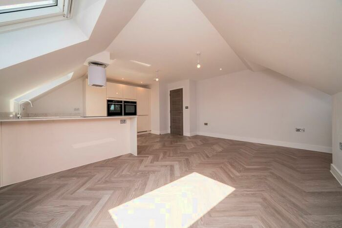 2 Bedroom Apartment To Rent In London Road, Aston Clinton, Aylesbury, HP22