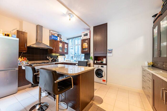 2 Bedroom Flat For Sale In Oakwood Court, Holland Park, London, W14