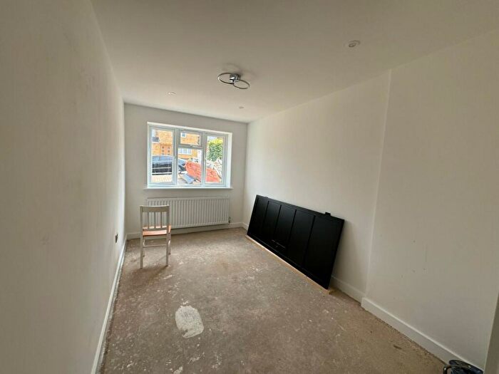 1 Bedroom Flat To Rent In Carverhill Road, High Wycombe, HP11