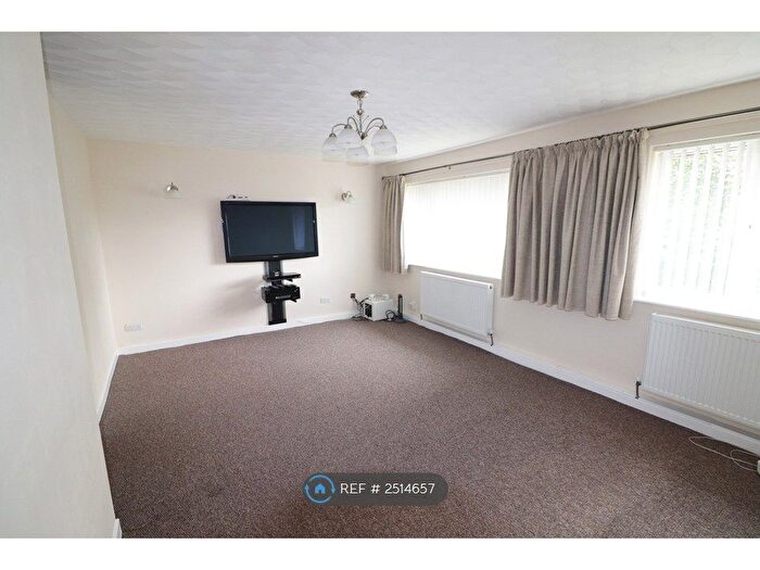 2 Bedroom Flat To Rent In Crosby, Liverpool, L23
