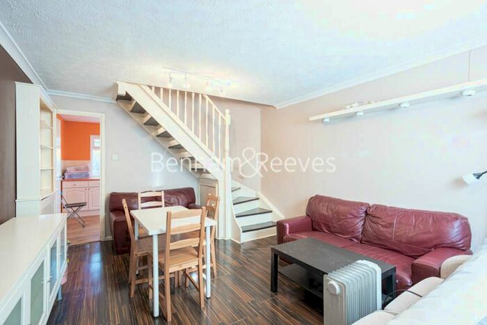 2 Bedroom Flat To Rent In Garrick Drive, Thamesmead, SE28