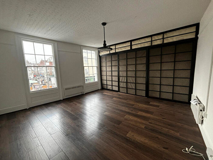 4 Bedroom Flat To Rent In Eden Street, Kingston Upon Thames, KT1