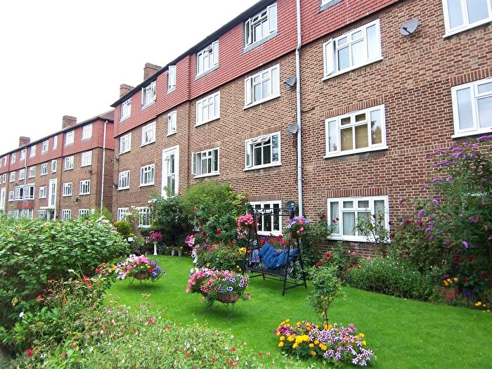 2 Bedroom Flat To Rent In Bushey Road, Raynes Park, SW20