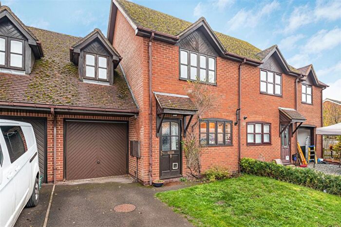 3 Bedroom Link Detached House For Sale In Park Close, Sonning Common, Reading, RG4