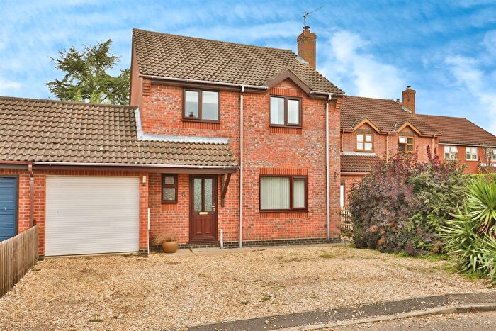 3 Bedroom Link Detached House For Sale In Two Fields Way, Bawdeswell, Dereham, NR20