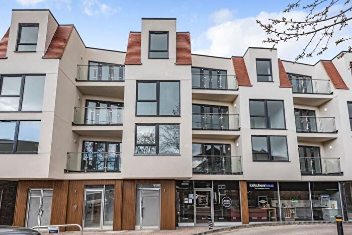 2 Bedroom Flat To Rent In West Byfleet, Surrey, KT14