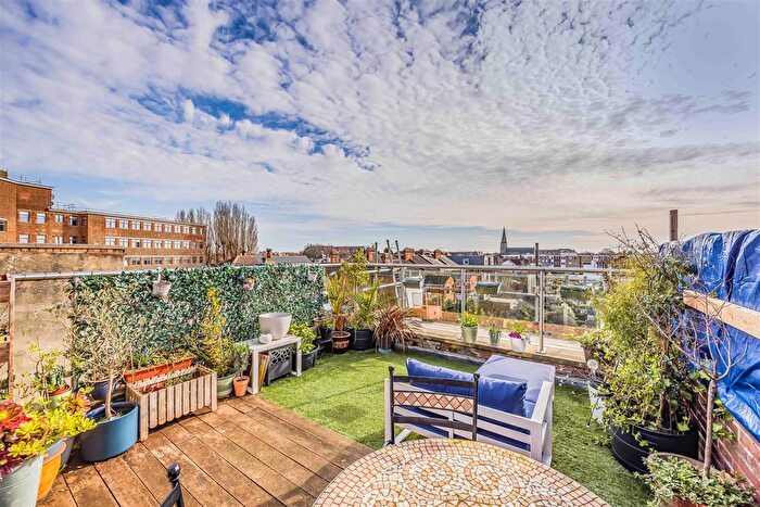 3 Bedroom Flat For Sale In Southsea, Portsmouth, PO5