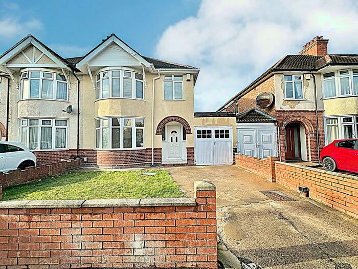 3 Bedroom Semi-Detached House To Rent In Lynton Grove, Bedford, MK42