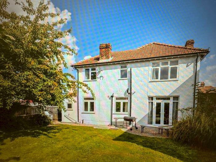 4 Bedroom Detached House To Rent In Kingsway, New Malden, KT3