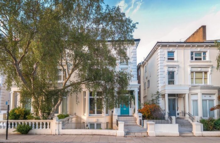 3 Bedroom Flat For Sale In Belsize Square, Belsize Park, London, NW3