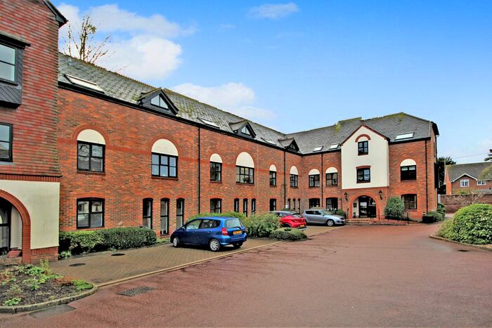 1 Bedroom Flat To Rent In Lenten Street, Alton, Hampshire, GU34