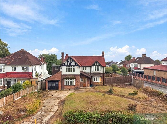 4 Bedroom Detached House To Rent In Broomhill Walk, Woodford Green, IG8